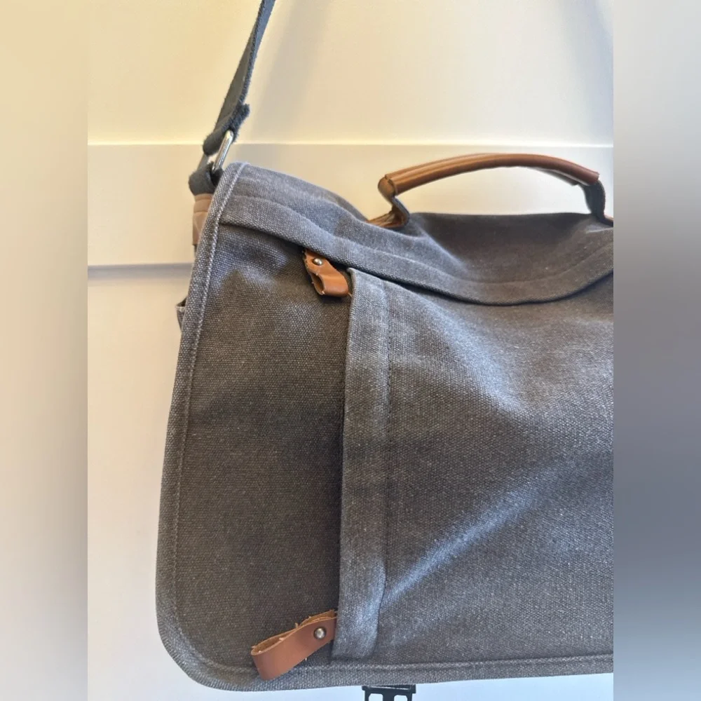 ESTARER Gray Canvas Messenger Laptop Bag w/ Leather Trim *FLAW* See Description